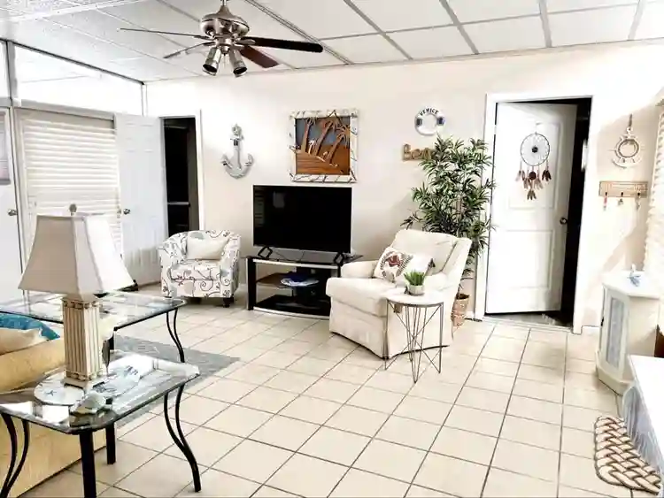 ISO Golden Girl for roomiee