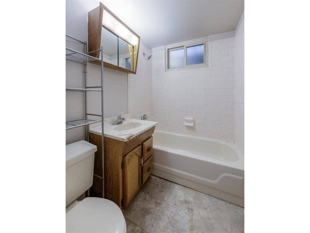 Private Room - Great location!