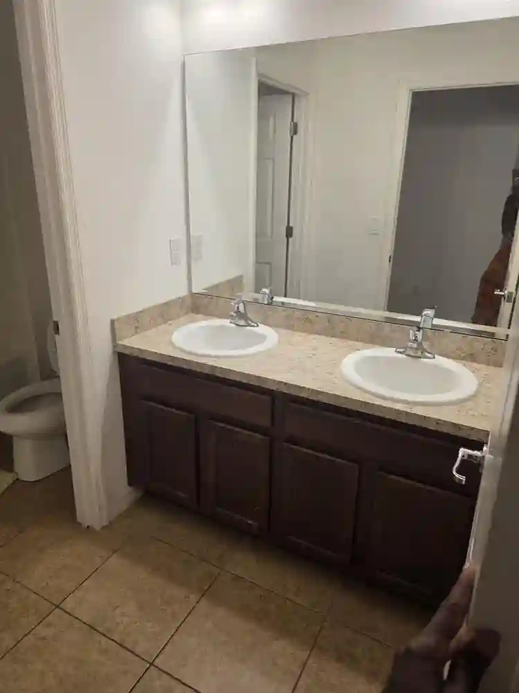 3 ROOMS FOR RENT SHARED HOUSE.