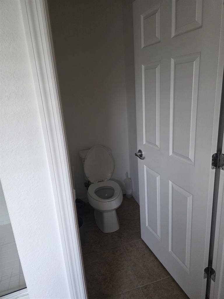 3 ROOMS FOR RENT SHARED HOUSE.