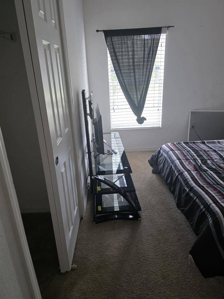 3 ROOMS FOR RENT SHARED HOUSE.