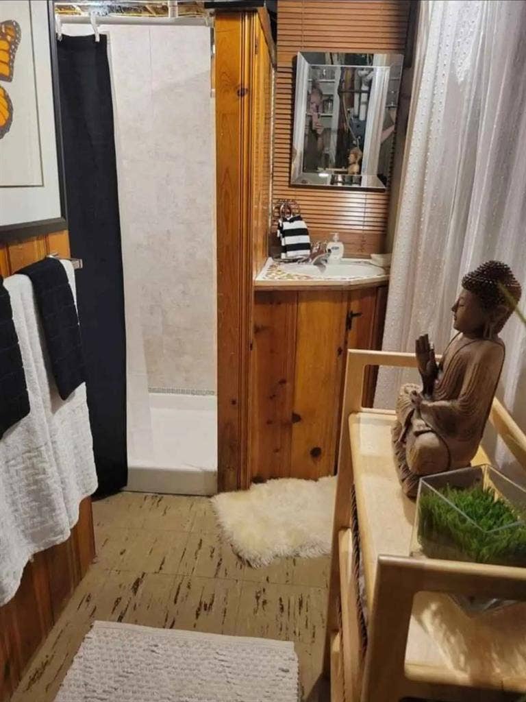 Furnished 1 Bedroom (basement)