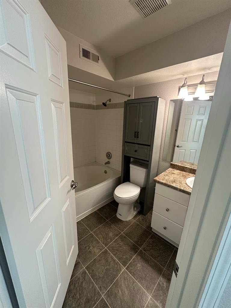 Looking for a Roommate