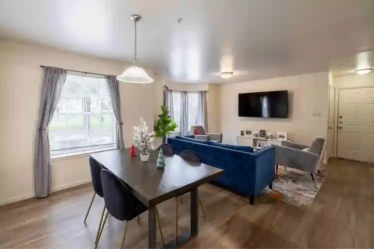 Looking for Female Roommate