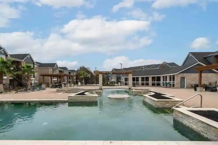 Looking for Female Roommate