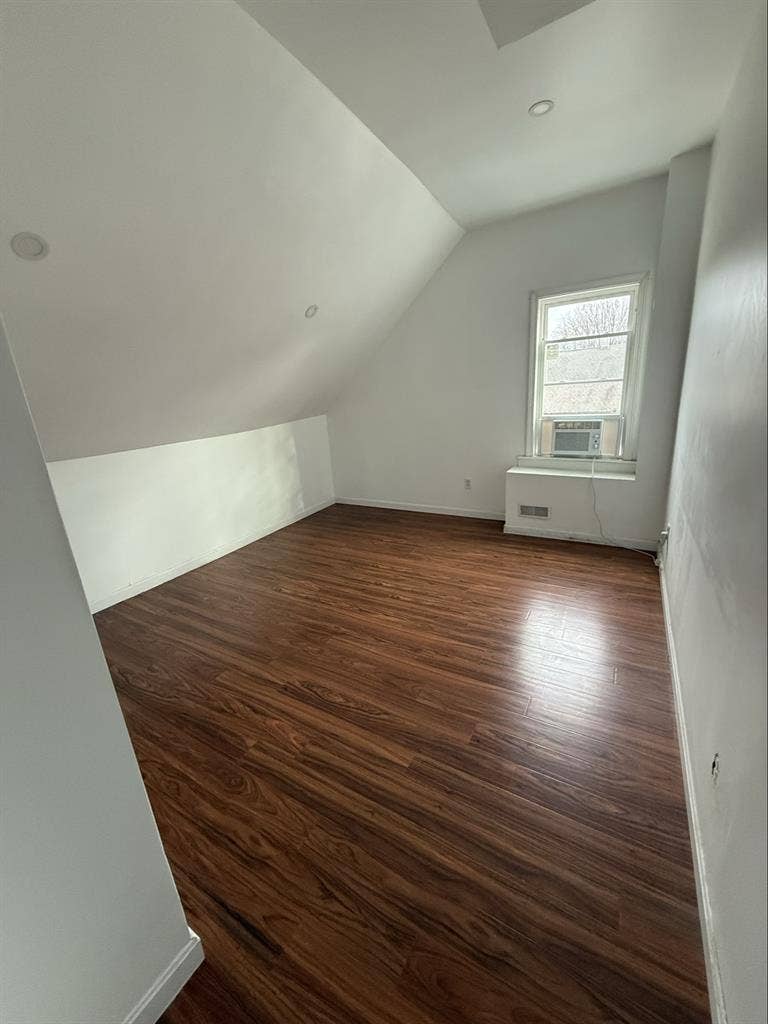 Two Bedroom Apt Everything included