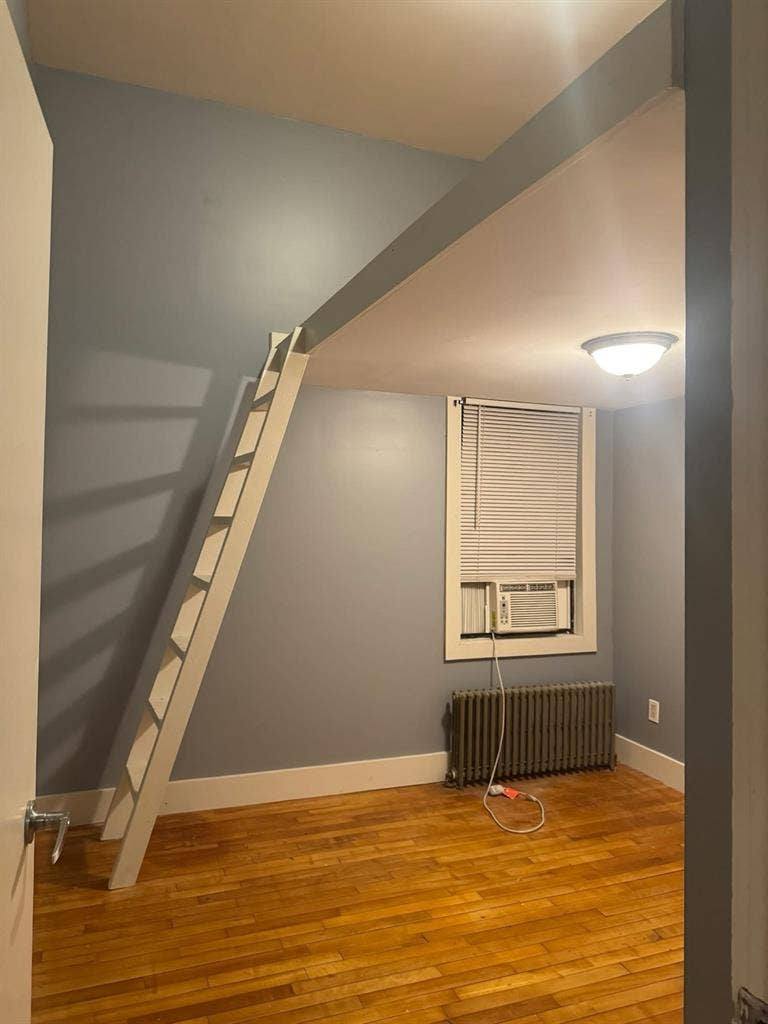 ISO of roommate to cosign a jan 1