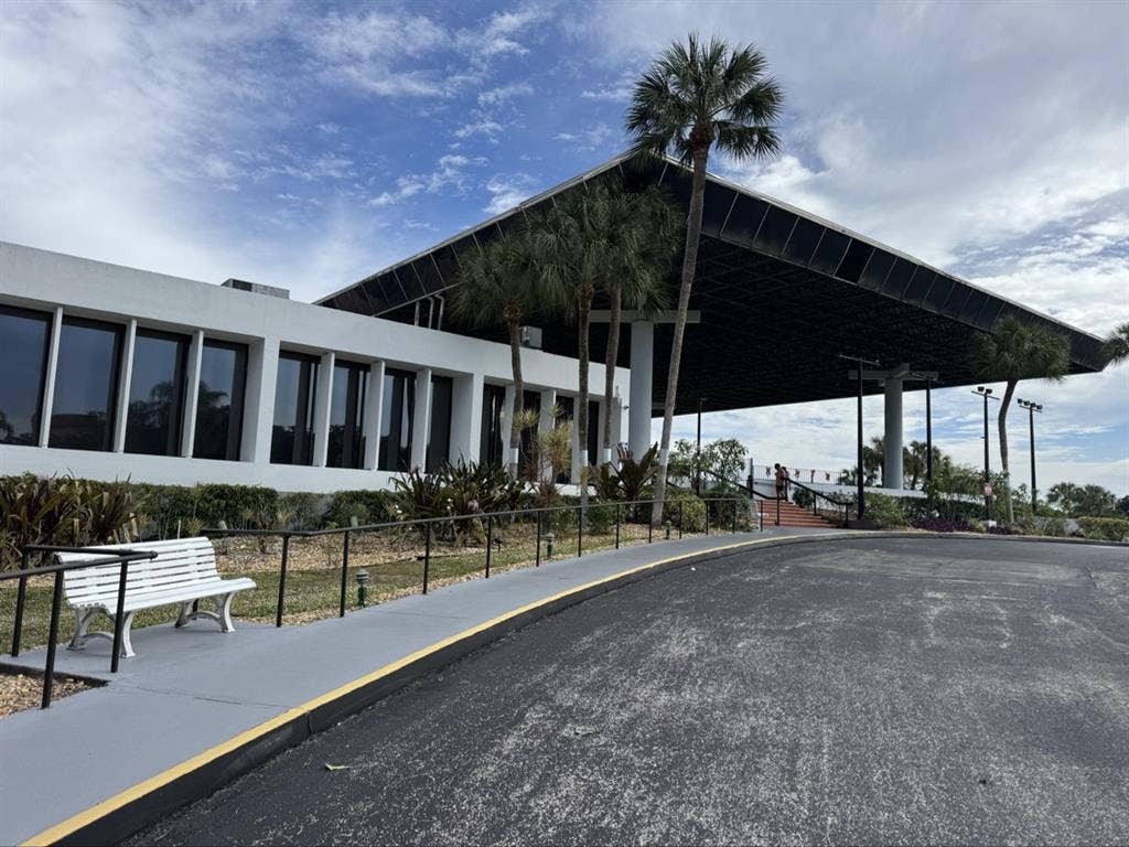 Room, walk in closet, large bath