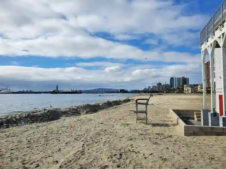 Room furnished, 4 blocks from Beach