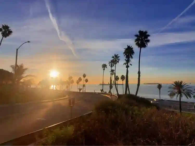 Room furnished, 4 blocks from Beach