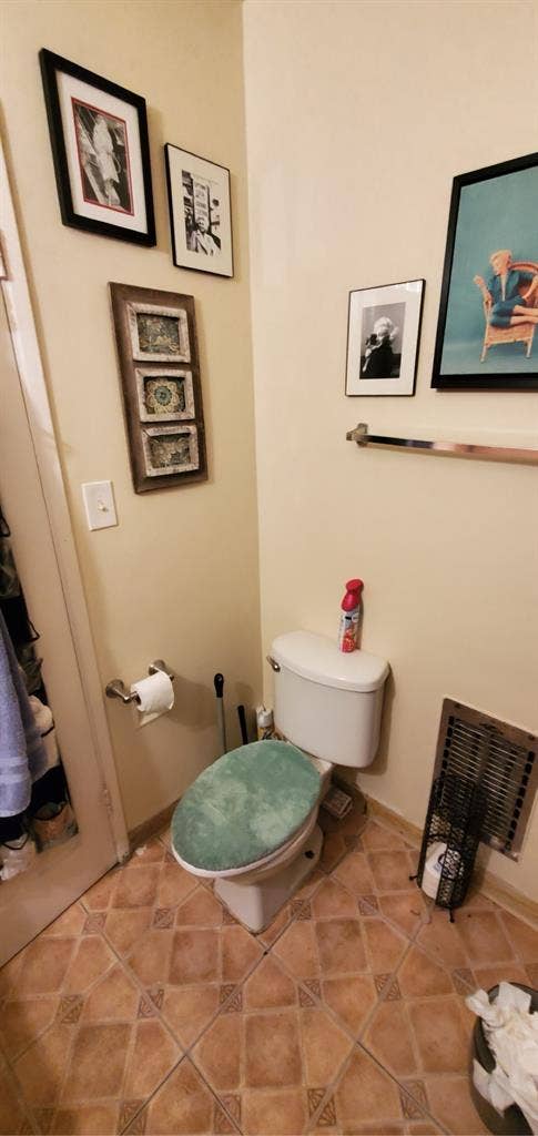 Room furnished, 4 blocks from Beach