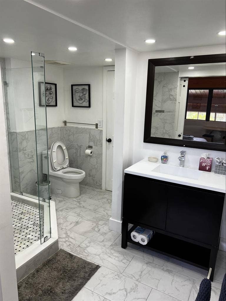 Spacious and modern room