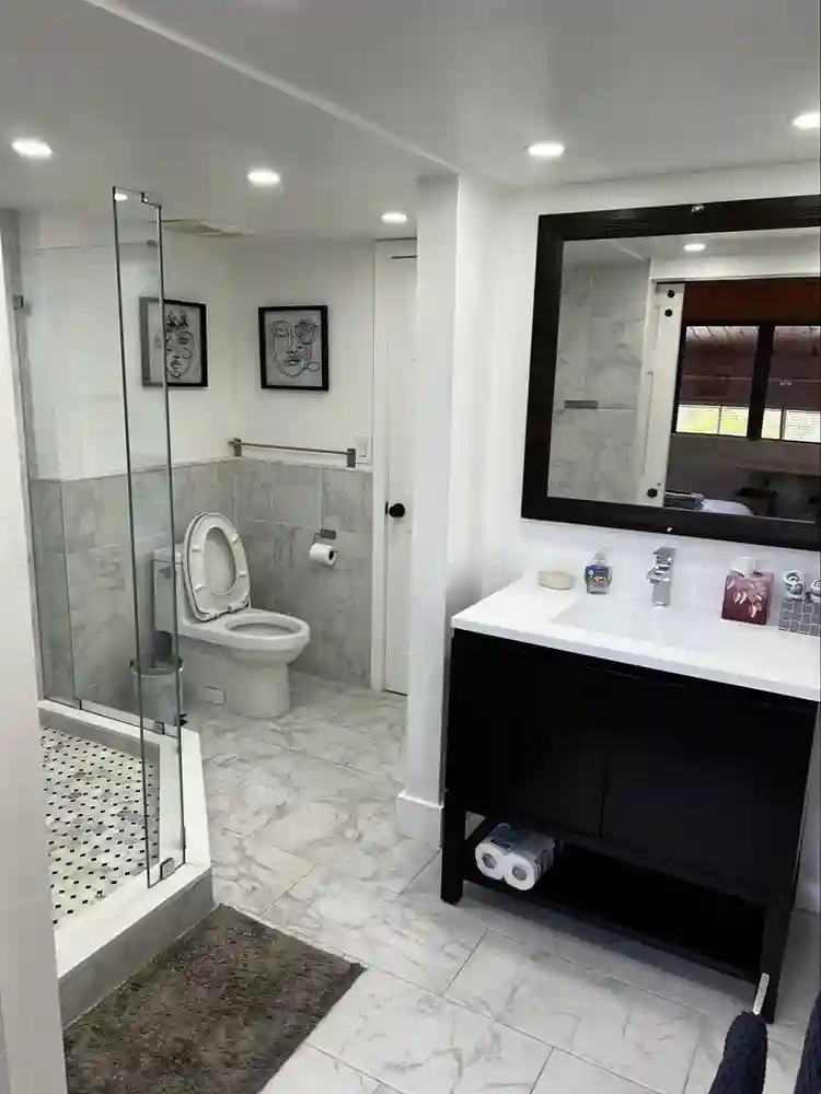 Spacious and modern room