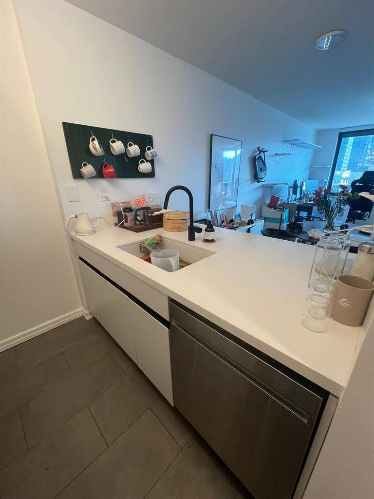 Lease takeover in luxury building