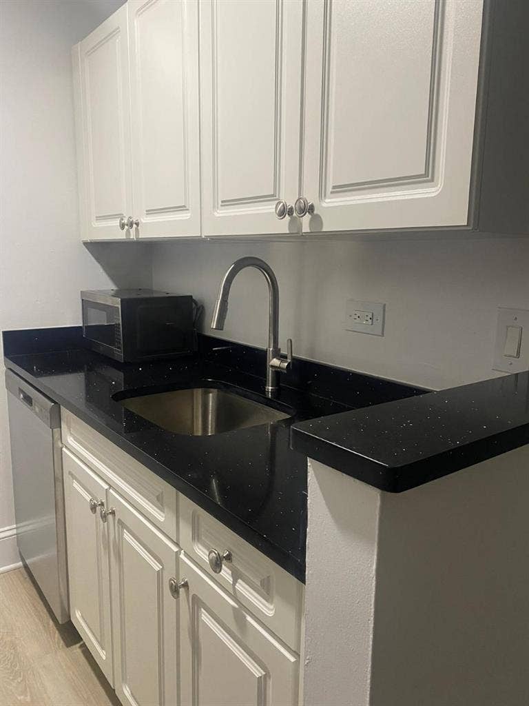 ✨Incredible deal in Midtown South ✨