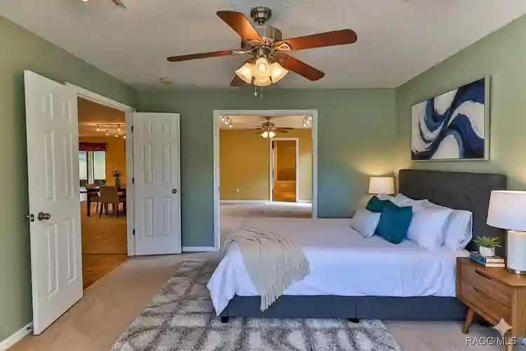 Master Bed and private bathroom!!!