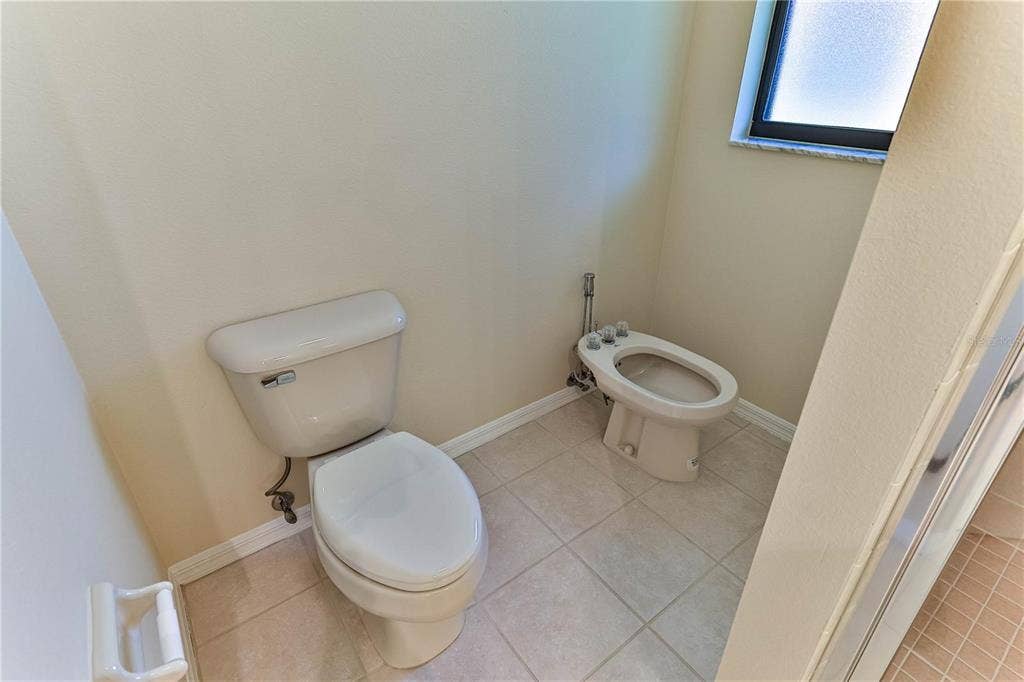 Master Bed and private bathroom!!!