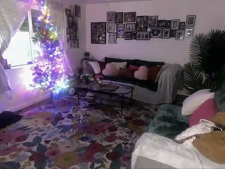 LARGE ROOM AVAILABLE NOW!