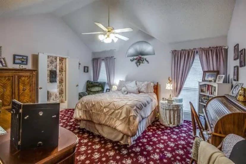 two story / W pool & parking