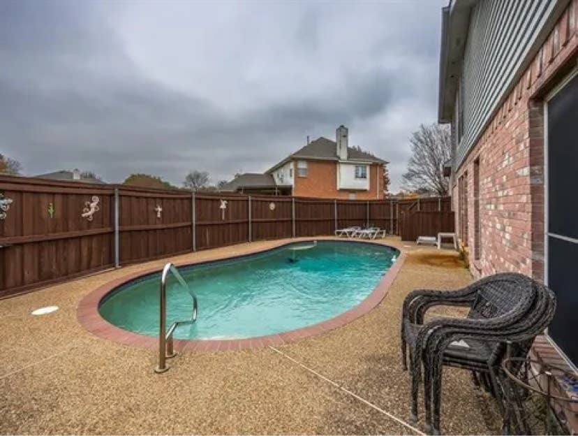 two story / W pool & parking