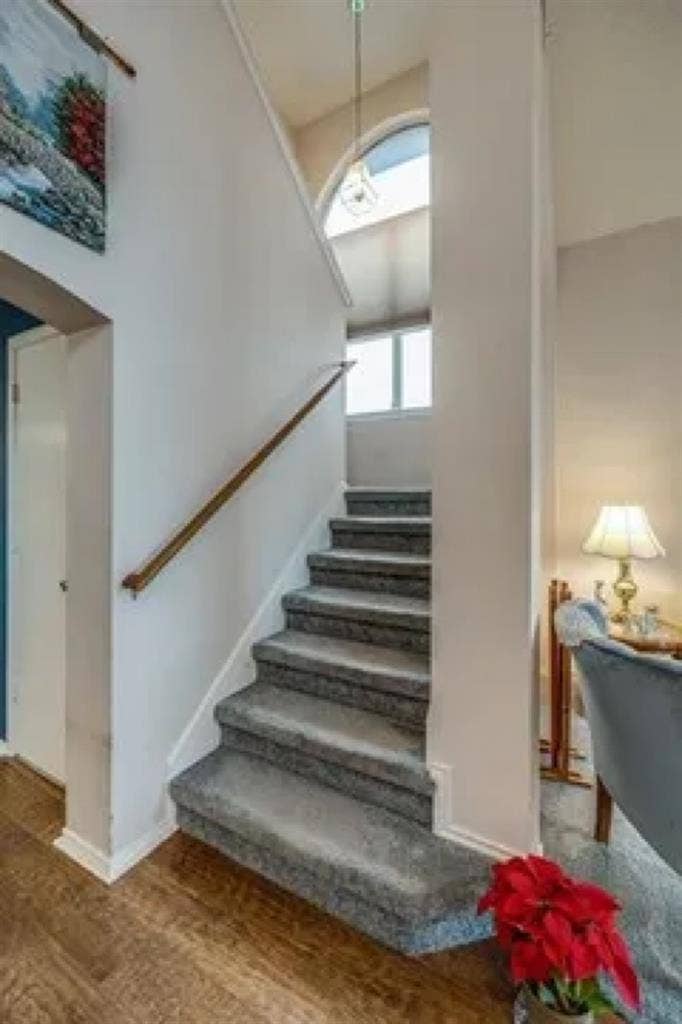 two story / W pool & parking