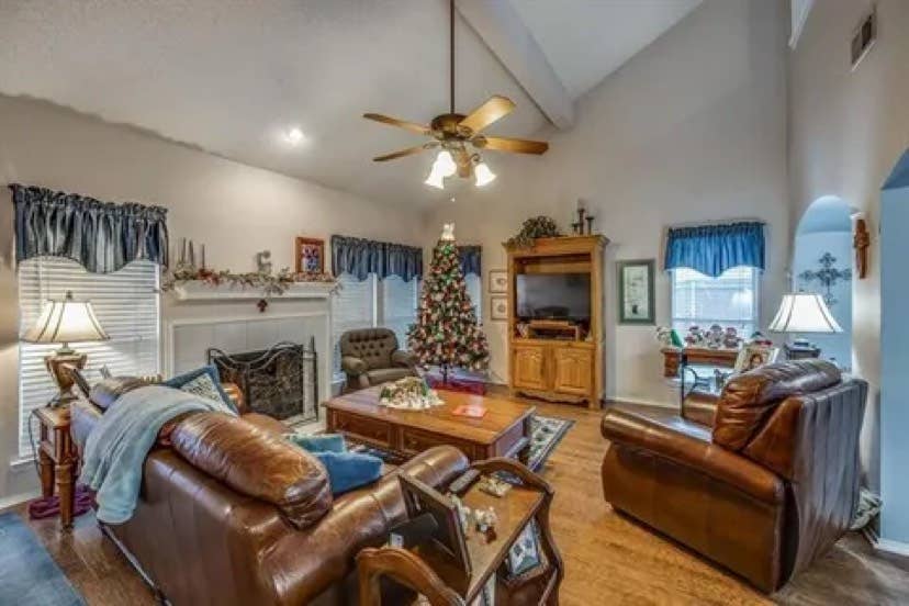 two story / W pool & parking