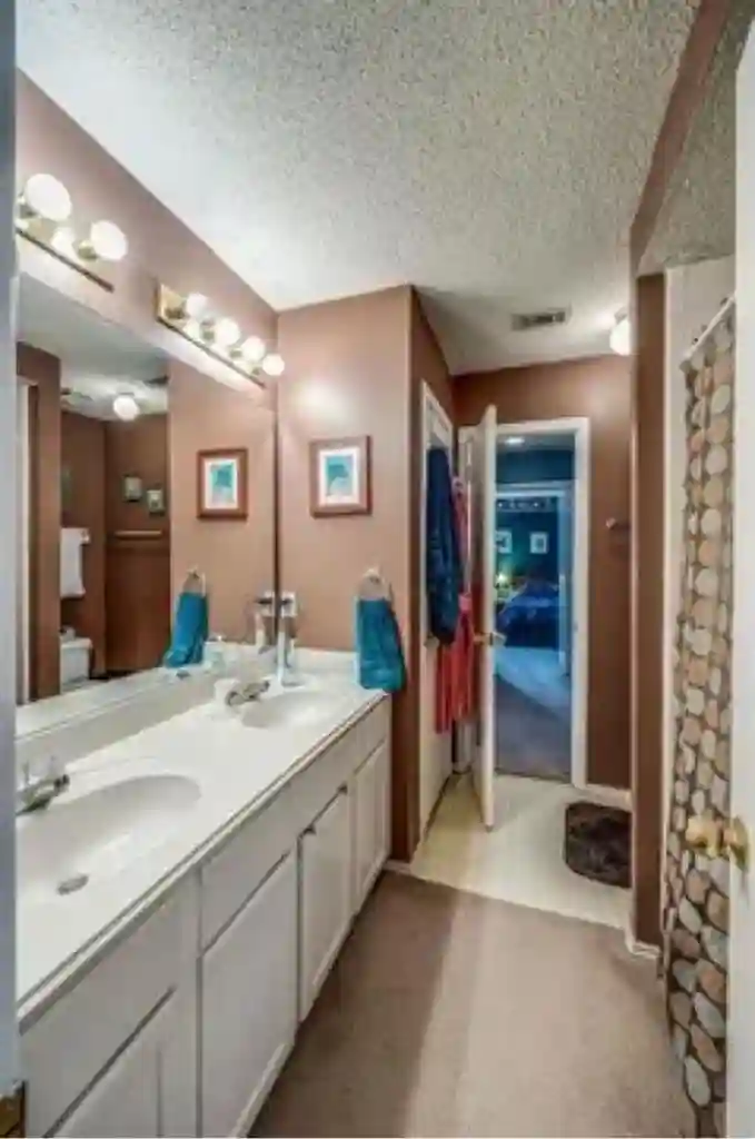 two story / W pool & parking