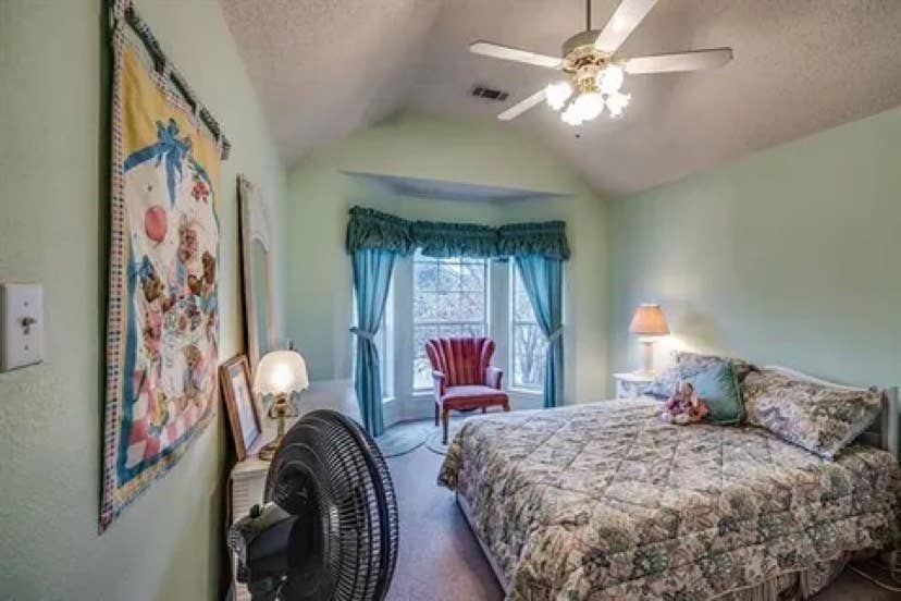 two story / W pool & parking