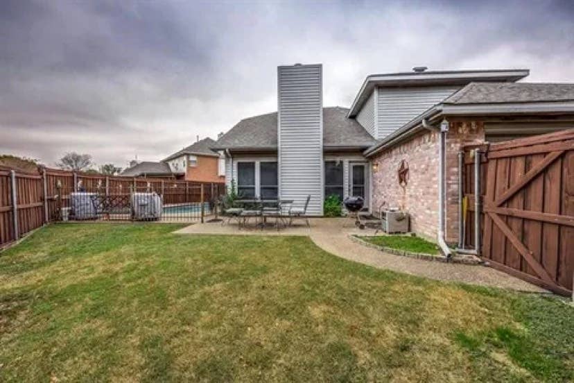 two story / W pool & parking