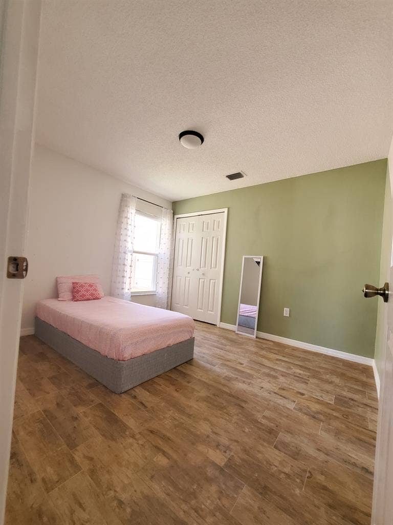 Room available for rent