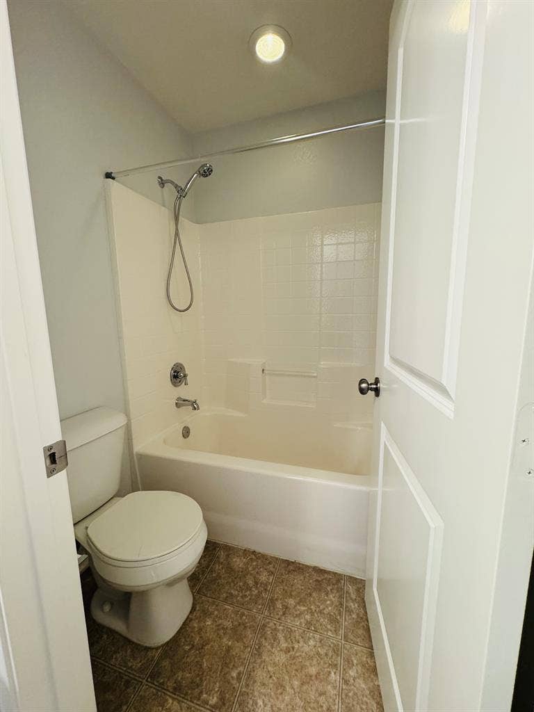 ONE BEDROOM W/ LOFT & PRIVATE BATH