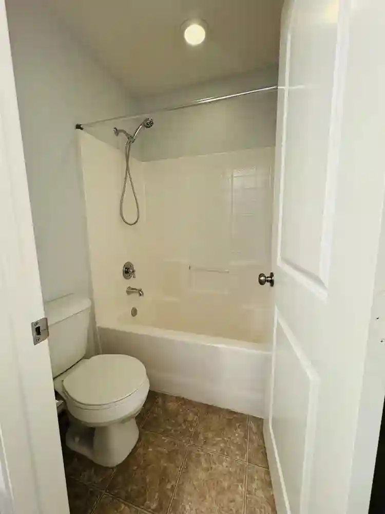 ONE BEDROOM W/ LOFT & PRIVATE BATH