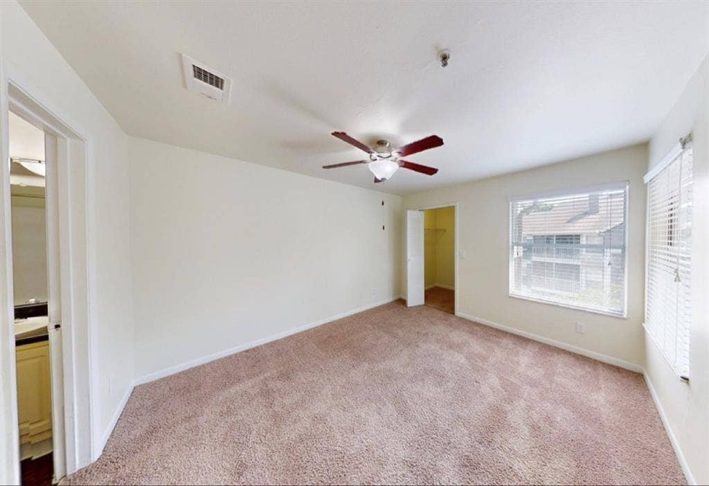 Female Roomate for Apartment