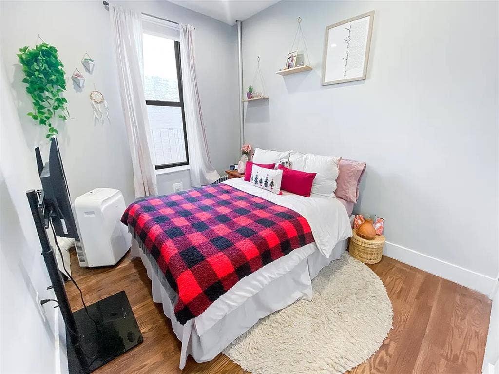 (m) looking for new third