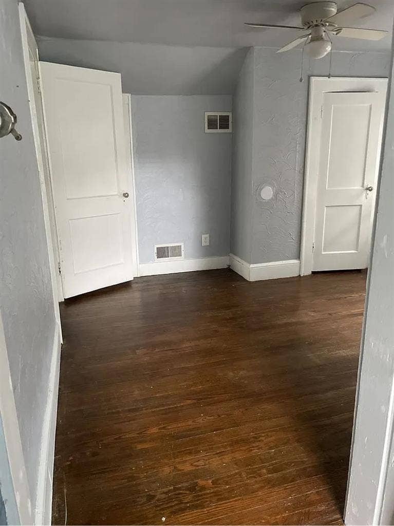 Looking for Roommate