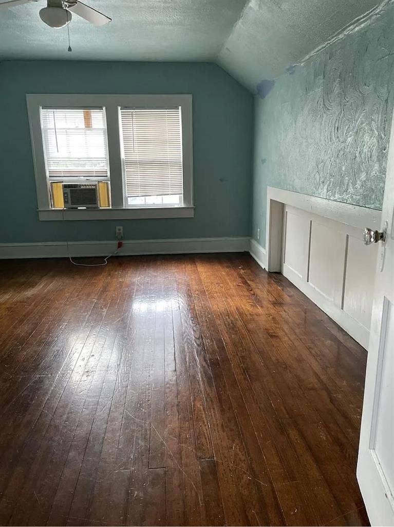 Looking for Roommate