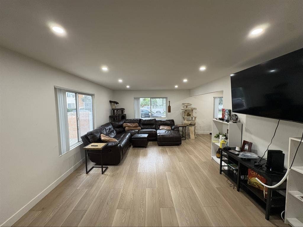 Spacious apartment in Costa Mesa