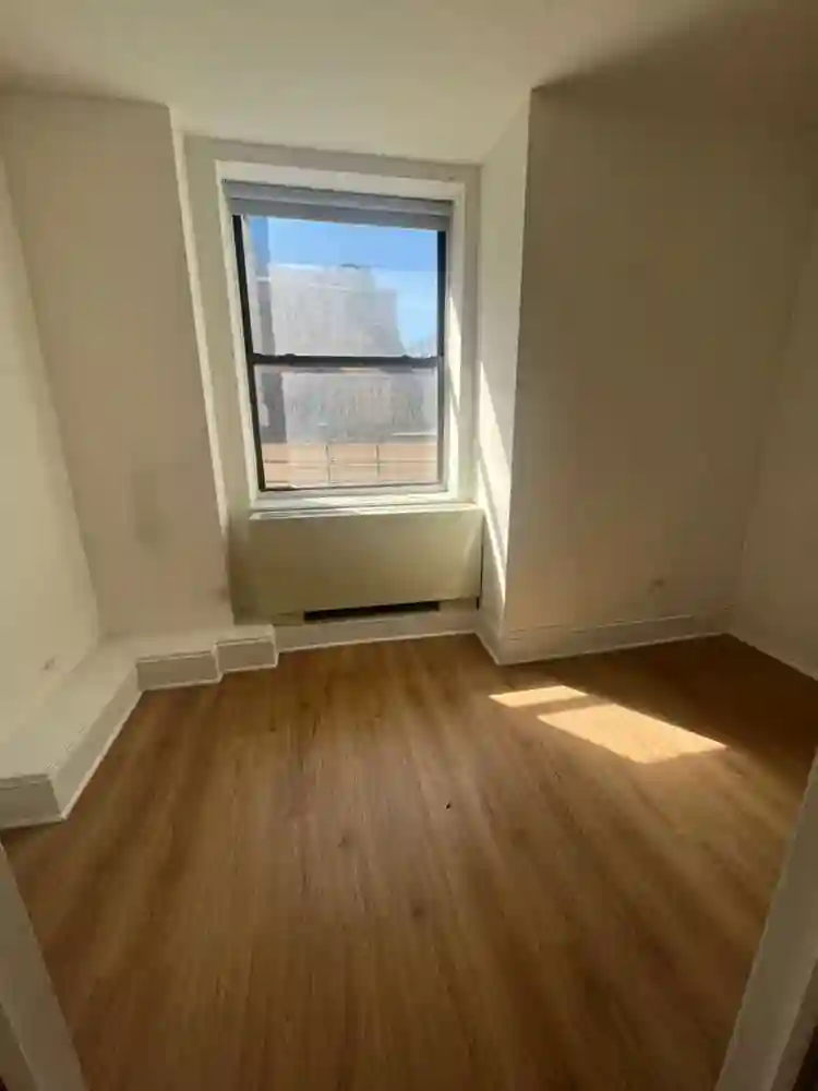 ✨Sunny Spacious Room in Midtown✨