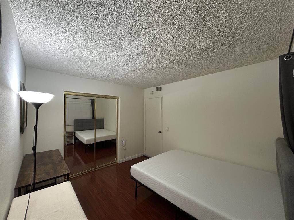 Looking for roommate in Diamond Bar