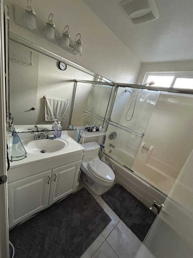 Looking for roommate in Diamond Bar