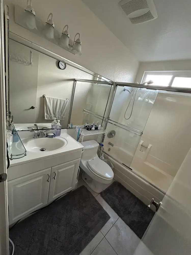 Looking for roommate in Diamond Bar