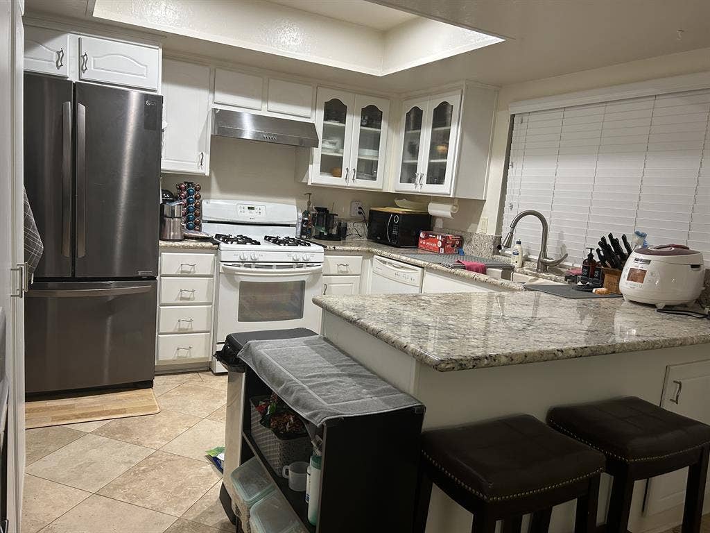 Looking for roommate in Diamond Bar