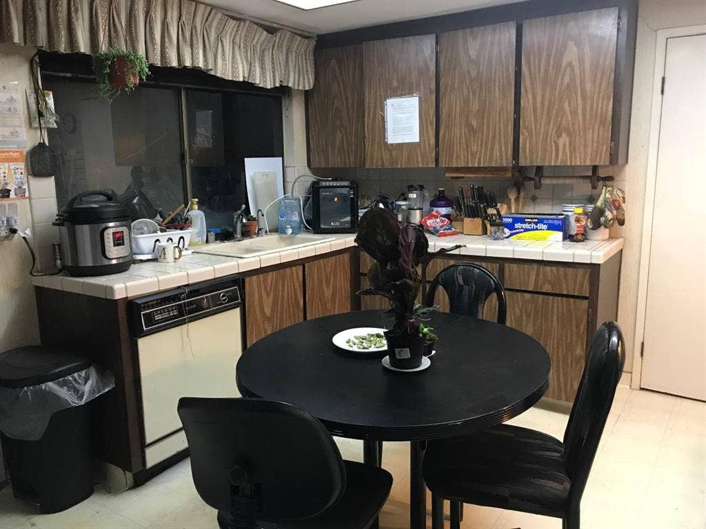 Lrge, Fully Furnished Single Bdroom