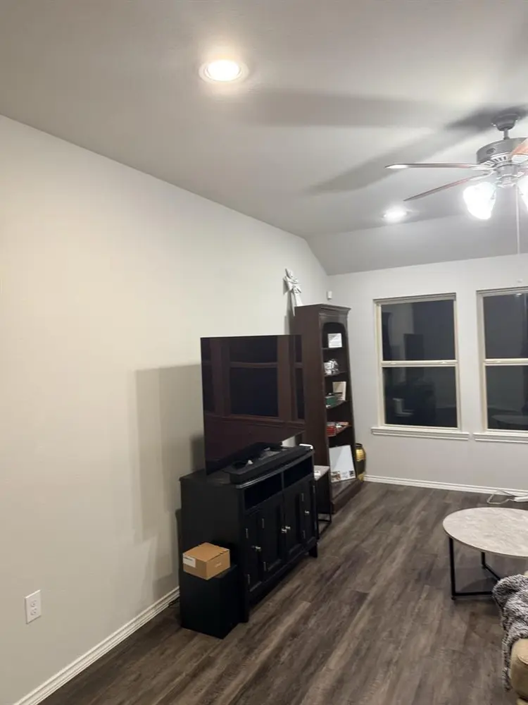 Looking for roommate in
Magnolia