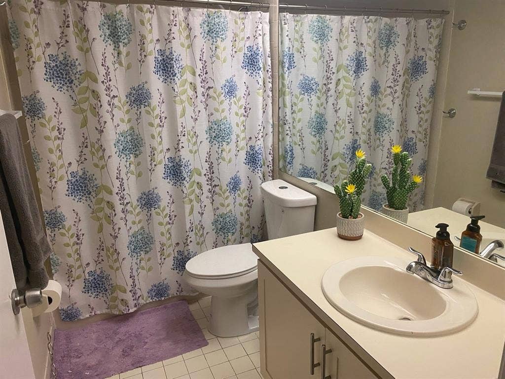 Room in Coconut Creek, Gated-Pool