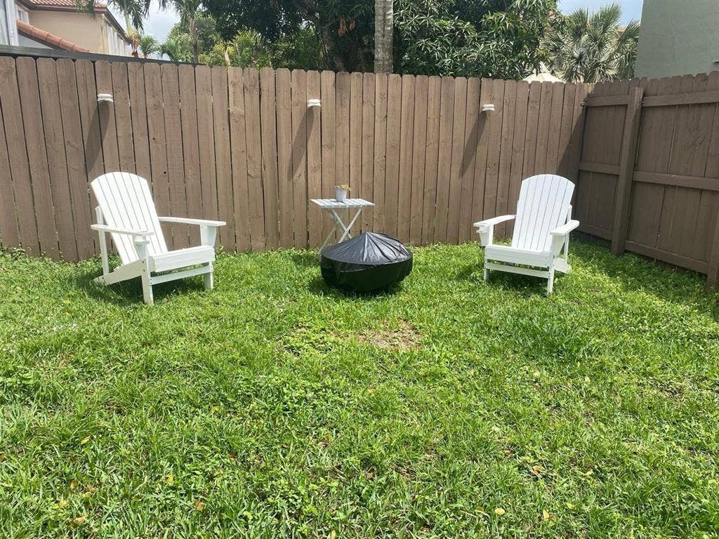 Room in Coconut Creek, Gated-Pool