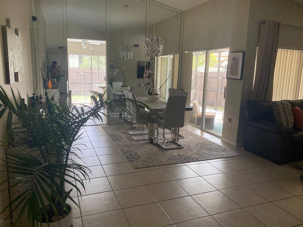 Room in Coconut Creek, Gated-Pool