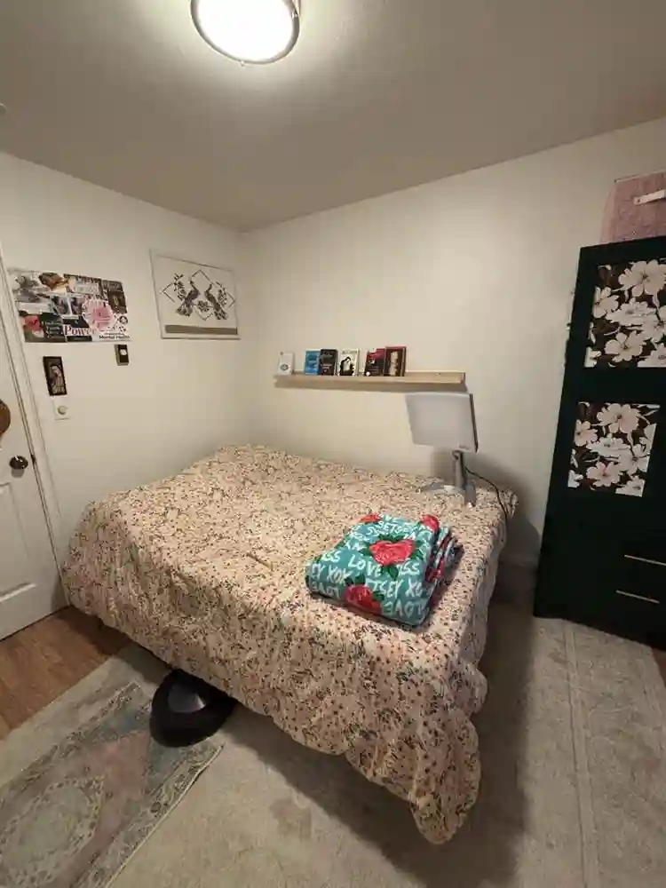 Room in West Seattle Flex Move In