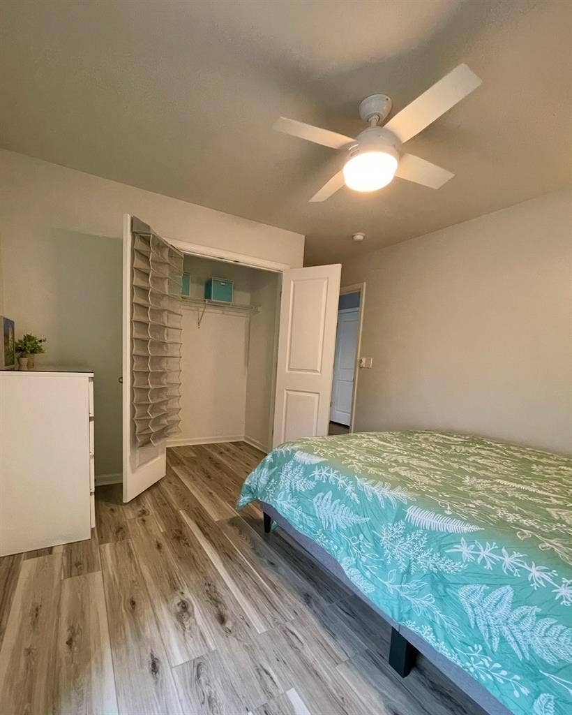 Rent bedrooms w/1 bathroom