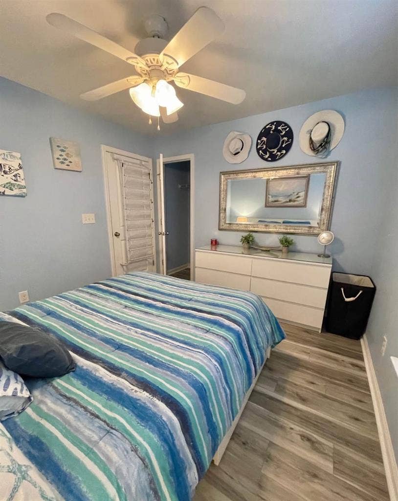 Rent  bedrooms w/1 bathroom.